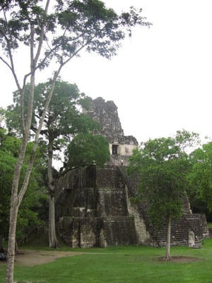 Templo II. Dieser Tempel ist besteigbar und bietet einen fantastischen Überblick über den Gran Plaza.