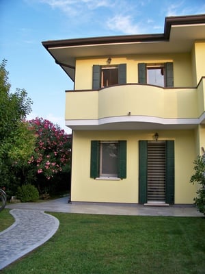 Weg zum Eingang - Albarella Ferienhaus, Ferienhaus von privat