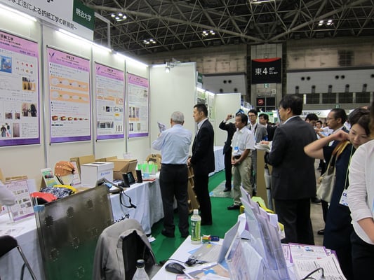 折紙工学ブース見学風景