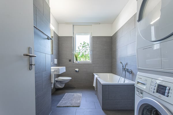 Komfortabler Waschturm im Badezimmer