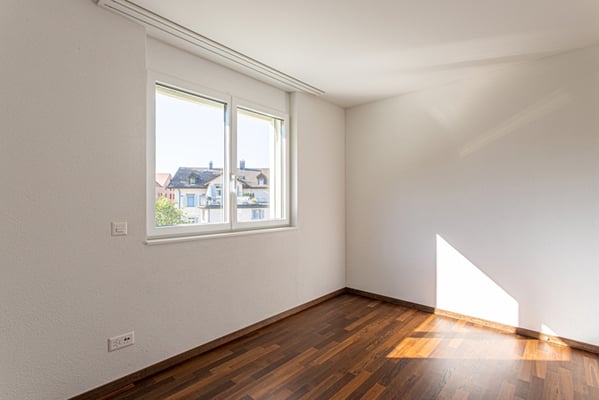 Helle, schwellenlose Zimmer