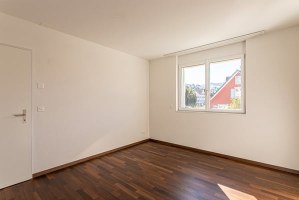  Edles Räuchereiche Parkett, elektrische Rollläden, Bodenheizung