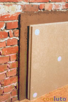 conluto Inndendämmung: Holzfaserdämmplatte mit Dämmstoff-Schraubdübeln fixiert