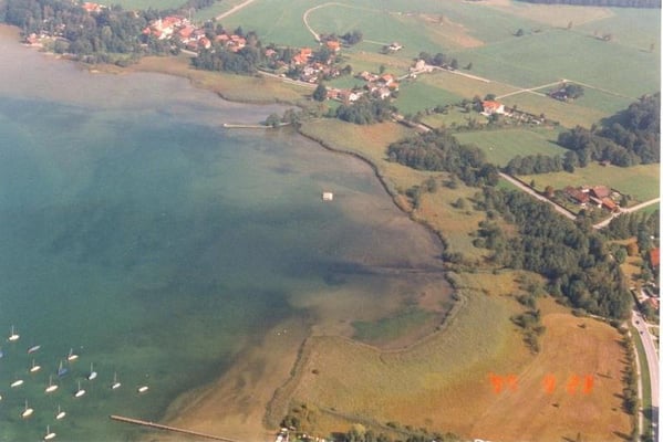 Bucht von St. Heinrich mit Streuwiesen und Brutfloss