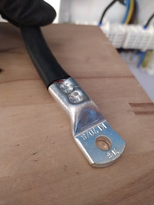 70 mm² Rohrkabelschuh für die 5-kVA-Wechselrichter