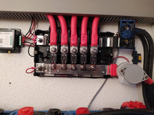 Sicherungsverteiler Wechselrichter und PV-Laderegler