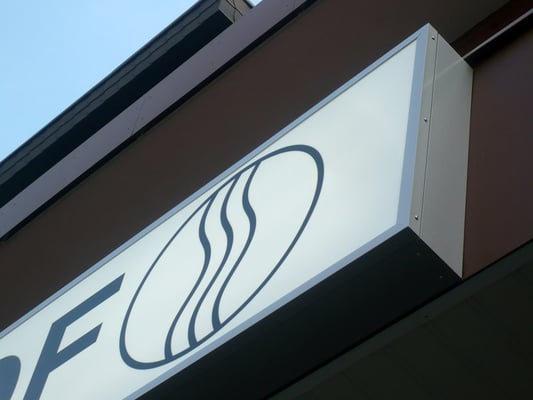 Vehlingshof, Düsseldorf | Flachtransparent im Profil E180 mit Acrylglasscheibe und Folienbeschriftung