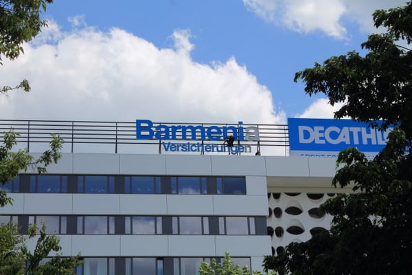 Barmenia Versicherungen, Chemnitz | Dachwerbeanlage im Profil 5 als Einzelbuchstaben