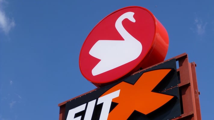 Schwanenhöfe, Düsseldorf | Spanntuch-Leuchttransparente mit LED-Ausleuchtung