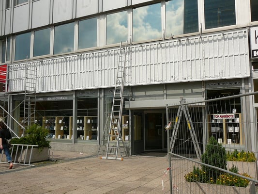 K&M Computer, Berlin-Mitte | Spanntuchtransparent mit LED-Ausleuchtung 2,0x15,0 m