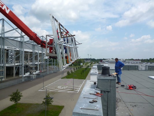 EIZO, Mönchengladbach | Neue Außenwerbung der Europa-Zentrale