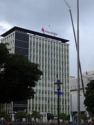 Sparkasse International, Essen | Leuchtschrift im Profil 4, ausgeleuchtet mittels Hochleistungs-LED-Technik