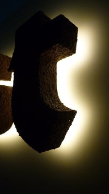 Beispiel - Rückleuchter (Vollacrylglas-LED-Buchstaben) mit Rostpatina