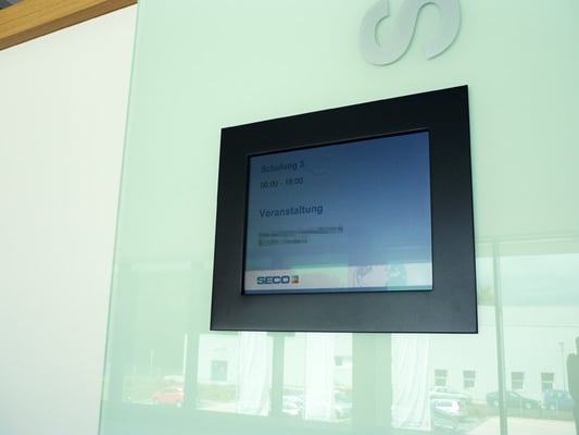 SECO TOOLS, Erkrath | DISIPOS Door-Screen (Kundenname wurde aus Datenschutzgründen unkenntlich gemacht!)