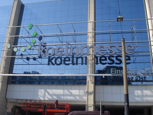 koelnmesse, Köln | Werbeanlage generalüberholt sowie mit Hochleistungs-LED-Technik ausgerüstet