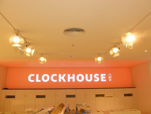 Clockhouse by C&A, Düsseldorf - Flagship Store | Vollacrylglas-LED-Frontleuchter