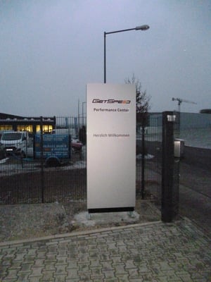 GetSpeed, Nürburgring | unbeleuchteter Pylon