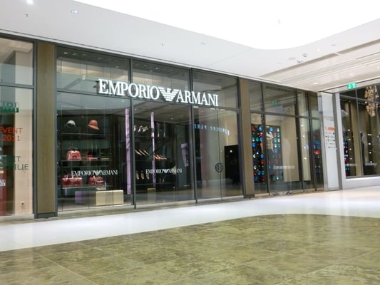 Emporio Armani, Düsseldorf | Einzelbuchstabenschrift als Frontleuchter (Vollacrylglas-LED-Buchstaben)