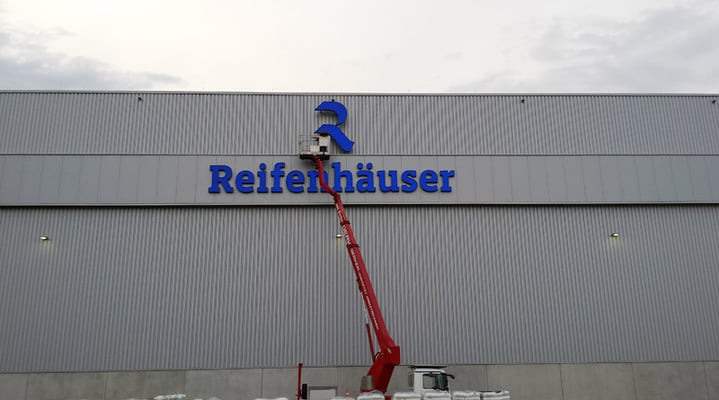 Reifenhäuser Gruppe, Troisdorf | Einzelbuchstaben im Profil 4