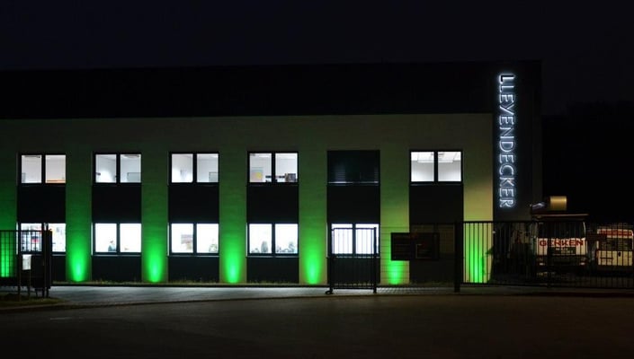 Leyendecker, Wuppertal | Einzelbuchstaben im Profil 8, mit Kantenausleuchtung und lichtdichter Front