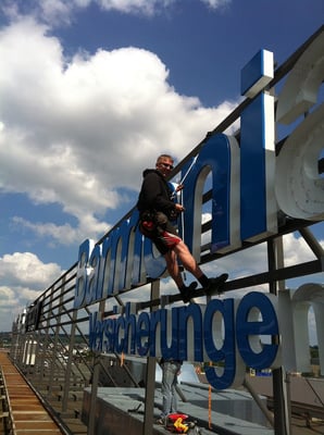 Barmenia Versicherungen, Chemnitz | Dachwerbeanlage im Profil 5 als Einzelbuchstaben