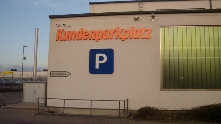 Einzelbuchstaben im Profil 1 (unbeleuchtet, wahlweise mit oder ohne Rückwand) / (notebooksbilliger.de, Laatzen))