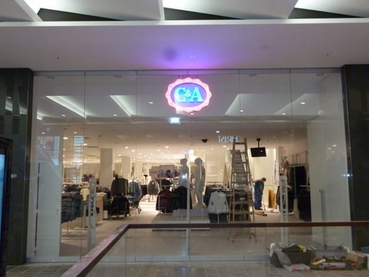 C&A Mode | Recklinghausen Palais Vest - Werbeanlage mit LED-Lichtpunkten - Sonderausführung Model "Las Vegas"