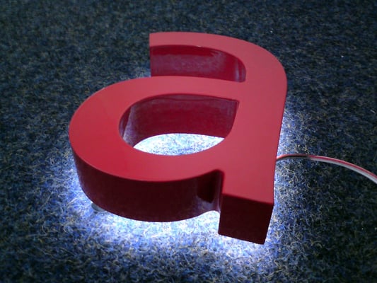 Beispiel - Rückleuchter (Vollacrylglas-LED-Buchstaben)