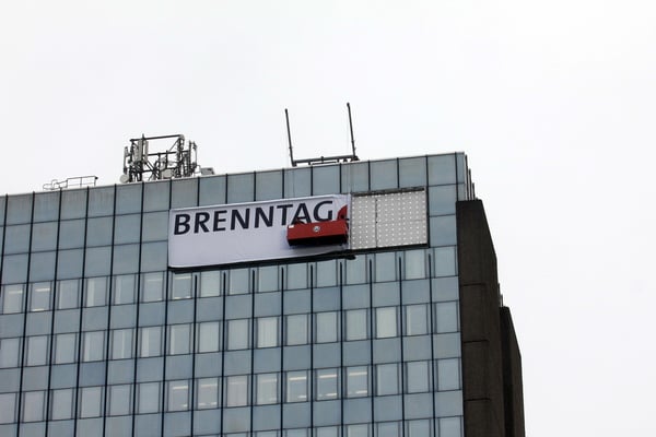 Brenntag AG, Mülheim | Einbau eines neuen PVC Backlit Spanntuchs und neuer LED-Ausleuchtung