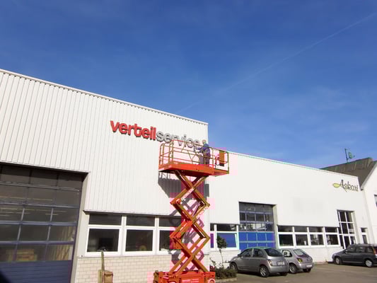 Einzelbuchstaben im Profil 1 (unbeleuchtet, wahlweise mit oder ohne Rückwand) / (Verteilservice, Neuss)