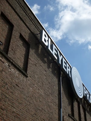 Bleyer Präzisrohre, Düsseldorf | Schriftzug im Profil 5 mit LED-Ausleuchtung