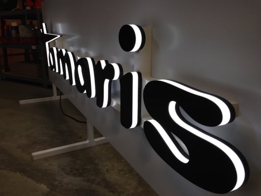 Beispiel - Kantenleuchter / Seitenleuchter (Vollacrylglas-LED-Buchstaben) - Tamaris