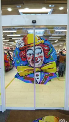 karnevalswierts, Frankfurt | Folienbeschriftung als Digitaldruck auf Schiebetür