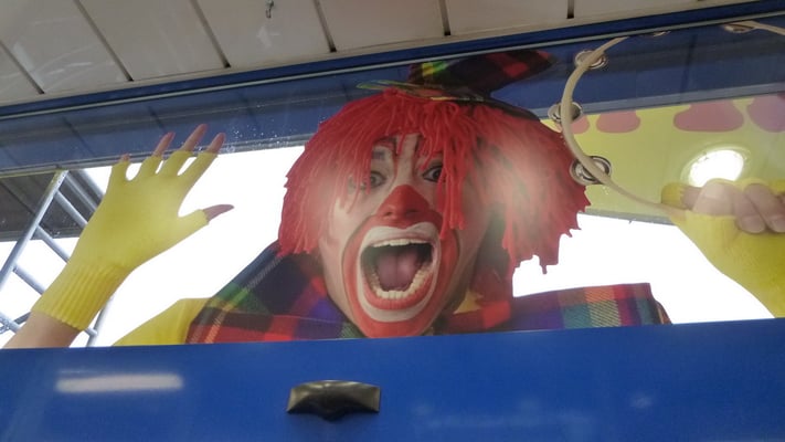 karnevalswierts, Frankfurt | Folienbeschriftung als Digitaldruck im Oberlicht