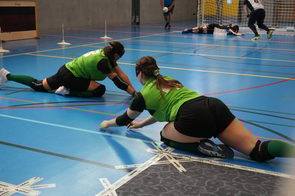 Ruth und Dana in der Abwehr