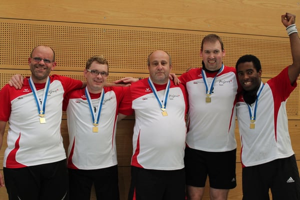 Die Schweizer Nationalmannschaft mit "unserem" Thomas!