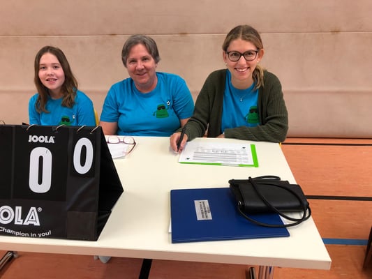 Xenia, Lisbeth und Jenni am Tisch