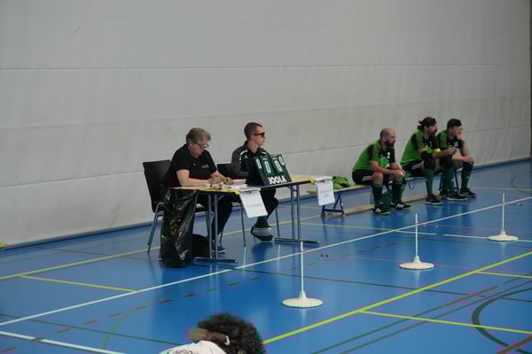 Funktionäre am Tisch: Lisbeth und Luca