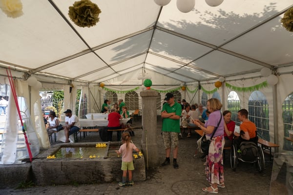 Stobi betreut das Entenfischen