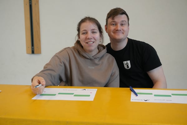 Larissa und Mario machen das Büro