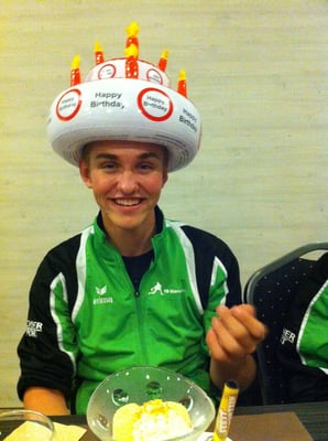 Geburtstagskind mit Geburtstagshut