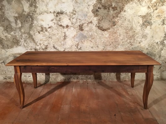 Nussbaumtisch, 220 x 79cm, H: 78cm