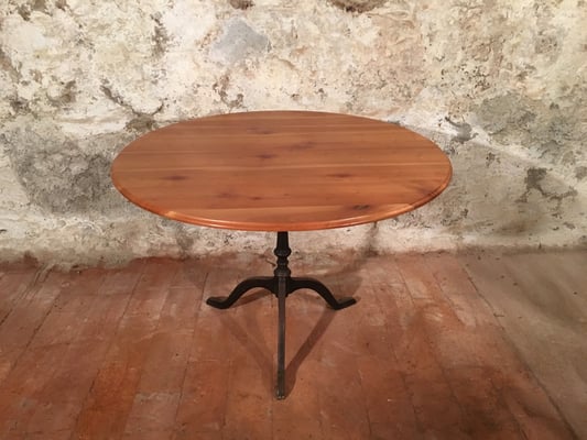 Kirschbaum-Bistrotisch mit Gusseisenfuss, Ø 105cm, H: 75cm