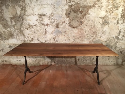 Nussbaum-Beizentisch, 215 x 90cm, H: 76.5cm