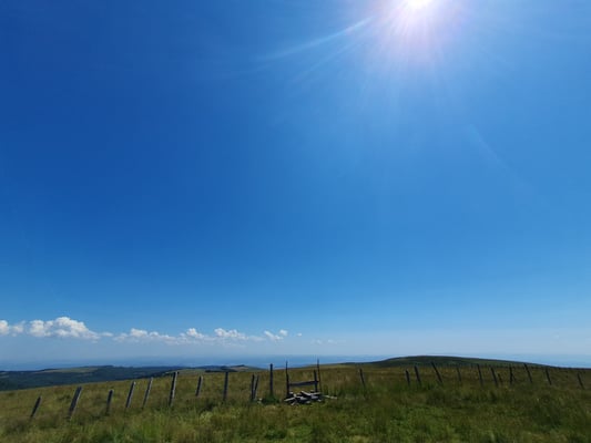 un panorama à couper le soufle sur l'Aubrac rando balade 