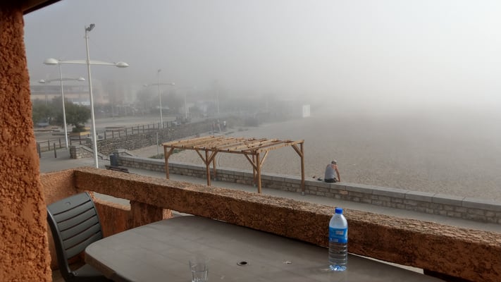 la plage du Môle un jour de brouillard ! pas de baignade ce jour là ! 