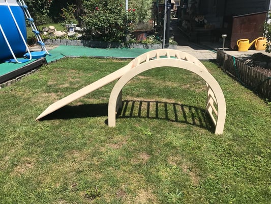 Kletterbogen mit Rutschbrett