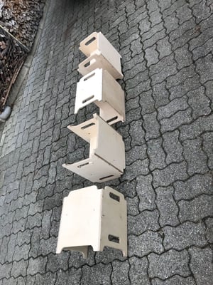 Stapelstühle in diversen Stellungen