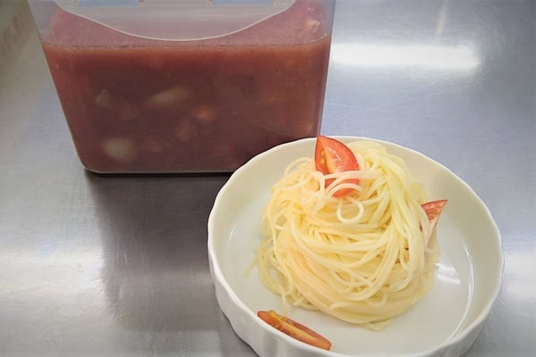 フルーツトマトの冷製パスタ