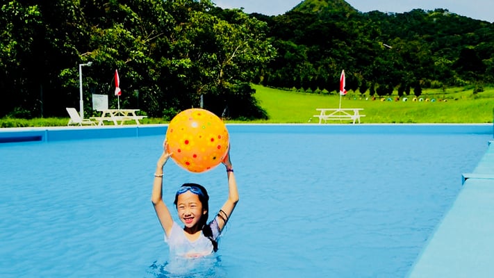 グリーンパークホテル　静かな山のプールは日帰り利用もできます